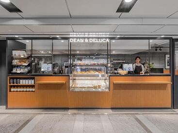 DEAN & DELUCA（ディーンアンドデルーカ） CAFE 大手町メトロピア店 商品の説明など"食"を通じて
お客さまとお話しする機会もたくさん♪
『話すことが好き』そんな方にオススメです＊