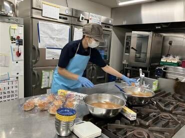 認定こども園ひかりGreenWell ＼スタッフはいつも元気いっぱい！／
年齢層は20代～50代と幅広く
仲の良さが自慢♪
木のあたたかみが感じられる園舎です！