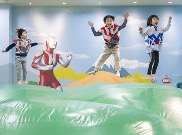 ウルトラアスレチック　namco ららぽーと門真店 未経験スタートのSTAFFが多数活躍中!
「やりがい」「楽しさ」重視のあなたにピッタリのお仕事、
バンダイナムコにはあります★