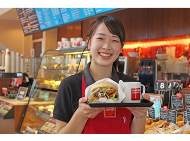 \未経験から安定企業の正社員に/
人気店舗を数多く運営!
様々なジャンルの店舗があるので
自分に合った働き方が見つかる!