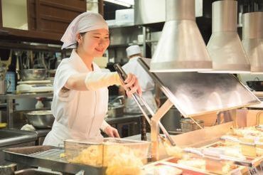 丸亀製麺 アズパーク店［111499］ 本場讃岐の臨場感が味わえる☆お客さまのワクワクした顔もカウンターからよく見えて楽しいですよ