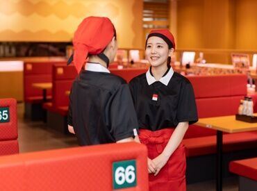 スシロー 立川駅南口店 和気あいあいと働きたいなら≪スシロー≫！
難しいお仕事はありません！
なのでバイトデビューにもとってもおススメです！！