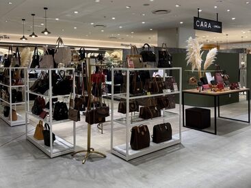 経験豊富なバイヤーが厳選して買い付けた
バッグや財布、アクセサリーなど豊富に取り揃えております。