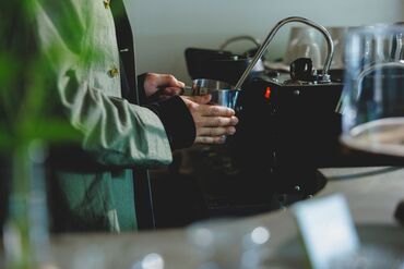 014cafe（オイシーカフェ） ＼未経験も大歓迎／
経験者はスキルを活かせる環境★
コーヒー好きウェルカム♪
木目調の落ち着いた雰囲気の中で働けます！