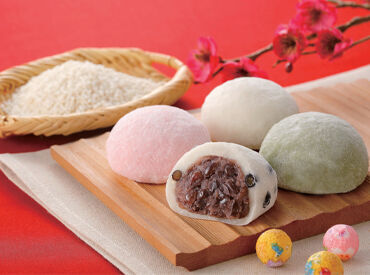 コンビニの和菓子製造工場です!
工場は<いつ><誰が>作っても
味や見た目にブレがないよう
機械化&効率化が進んでいます♪