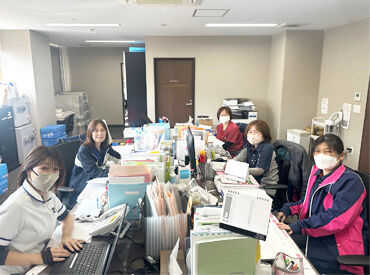 医療法人仁悠会　介護老人保健施設　カルチェ住吉川 スタッフが元気でにぎやかだから、
利用者様も一緒にニコニコにぎやか♪
部署関係なく仲良しです！