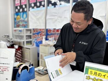 ゴルフ・ドゥ！滋賀草津店 最初は私たちが優しくサポートします☆
ゴルフ未経験で始めたスタッフばかりなので、
未経験の方も安心して始められます♪