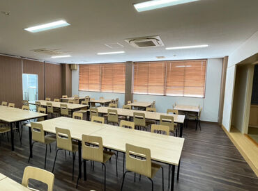 ＼ランチは食べ放題！／
吉野家名物！200円食べ放題ビュッフェ！
誰でも利用できる嬉しい福利厚生です♪