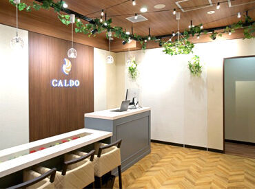 CALDO綱島 ＼未経験歓迎！／
館内の案内、予約状況の確認など…
初めてでもできる簡単お仕事♪