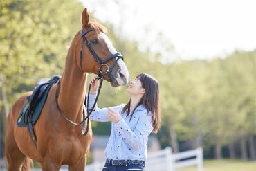 乗馬クラブクレイン湯布院　※勤務地：別府市エリア 男女問わず活躍中！
程よい人数でテキパキお仕事！
年末年始はお休みです◎
ムリせず楽しくお仕事できます♪
