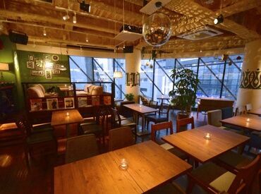 7割が学生バイトさん◎
シフト相談◎学業と両立やWワークに♪

渋谷駅徒歩3分！
アート好きにはたまらないオシャレなお店！