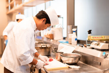 AMEX Centurion Lounge※2025年6月中旬入社 見晴らしの良い景色を見ながら働ける♪
調理経験がある方大歓迎★
スキルアップにつながります！