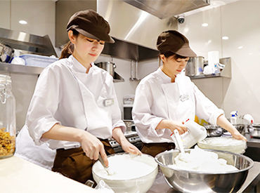 幸せのパンケーキ　名古屋店　 「人と接するのが好き」「カフェで働きたい」「料理が好き」
はじめるきっかけがどんな理由でも大歓迎！
是非ご応募ください！