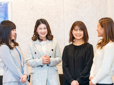 20～30代活躍中★
和気あいあいとして、明るいスタッフが多いです◎
分からないことも聞きやすく、助け合える環境です♪