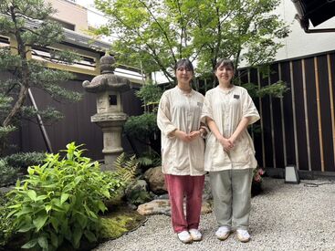 京町家 楽遊 堀川五条 部屋数はたったの11室！
だから未経験でも始めやすい♪
実際に現場で働きながら研修するので、
お仕事に慣れるのも早いんです◎