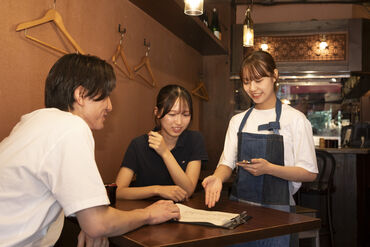 魚串さくらさく　神田西口店 ＼TV・メディアでも話題／
魚串専門店でのスタッフ大募集！
16時～23時の間での勤務で
時間も調整しやすい！