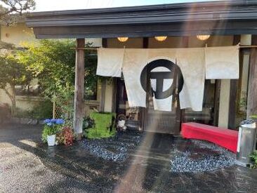 和食　吉田 髪色自由！ネイル・ピアスもOK◎
自分らしいスタイルで
働きながらオシャレも楽しめます☆
「今日の髪いいね！」なんて会話も♪