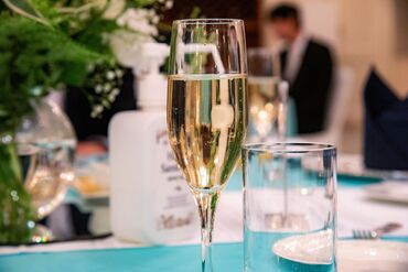 有限会社エッチ・エスエス　※勤務地：リーガロイヤルホテル広島 都合に合わせて週0もOK!
いろんな働き方が出来るので
高校生~シニアまで幅広い世代が活躍中*
＼駅チカ徒歩1分で通いやすい♪／