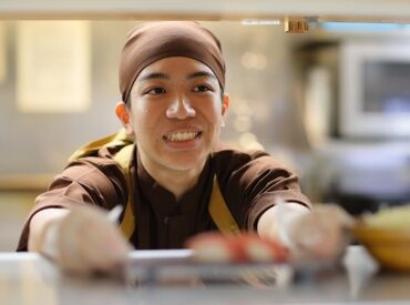 「初飲食バイト」でも安心♪
研修に特別チカラを入れています！
自信を持ってバイトができるよう、
全力でサポートします★