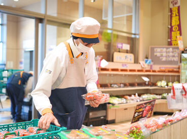 京都生活協同組合　コープ 御所南 野菜・果物コーナーをお任せ♪
学生～主婦さんまで、仲良く楽しくお仕事をしています！