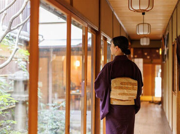 ▼学生さんへ
未経験から一流の接客スキルを身につけられます。
当店での経験を就活の『ガクチカ』で活かしたスタッフも◎