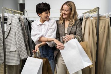 ゚*。☆ NEWスタッフ募集 ☆。*゚
カジュアルアパレルショップ
20~50代スタッフ活躍中
社会保険完備・日週払い有