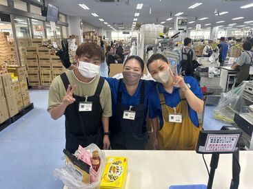 キンブルみよし店  家具・家電などの重ための荷物が多いので、
働きながら筋トレになるとの声も♪
幅広い年代の男性スタッフが活躍中です！