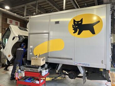 ＜安全な運行をサポートするオシゴト＞
グループでの作業になりますので、
近くには必ず先輩スタッフがいます！
