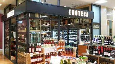 ワインショップ・エノテカ 富山大和店 世界中のワインを取り揃えています♪
中にはレアなヴィンテージワインも…
ワインの知識は今後の生活で役立つこと間違いなし！
