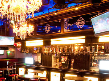 British Cafe & Pub OXO 近鉄四日市店 夕〜夜(17:00～翌1:00)の大募集！！
「学校終わりにサクッと働きたい」
そんな方にオススメです◎