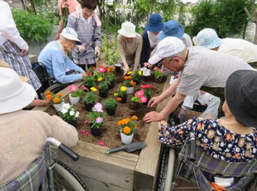 グループホーム福音の園・川越第二 利用者様とご家族にとって
『安心・満足の介護サービス』を――
通所、訪問、泊まりを組み合わせて
利用できる介護施設です◎