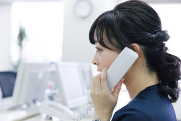 家庭・本業のご都合に合わせて勤務可能◎
30～40代を中心とした職場は
アットホームな雰囲気♪
おしゃれも自由なのも◎
