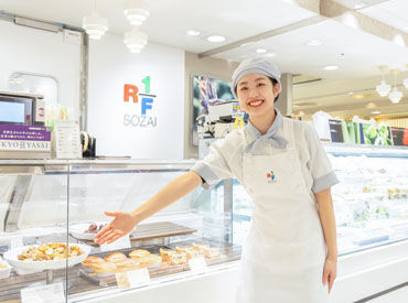スタッフの約4割がバイト自体初めて♪
「社会人マナーも教えてもらえました」「指導もわかりやすい!」等丁寧な研修も好評◎