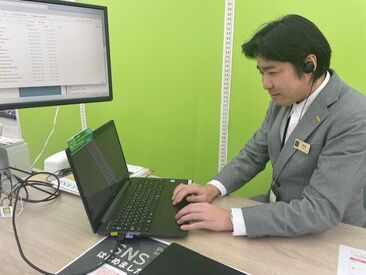 ≪和気あいあいとした雰囲気♪≫
研修後もお仕事で分からないことがあったら
近くのスタッフに聞いてくださいね！