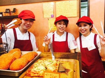 お店には常に3名のSTAFFが出勤しています。分からないことはすぐに聞けるから、未経験スタートでも安心です♪