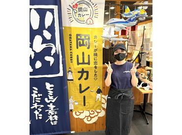 髪型・髪色はもちろん、ネイルやアクセもOK♪
あなたらしいスタイルで活躍できる職場です◎
無料まかないもありがたいと好評！