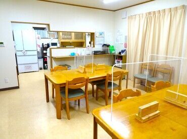 サングリーンかつらぎの里 定年は70歳！幅広く大募集中★
「人の役に立ちたい」等の想いがあれば、経験や資格等は不要！
研修制度あり◎資格取得も応援中！