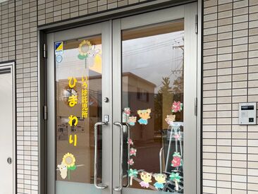 マイカー通勤OK！駐車場完備☆
交通ダイヤを気にせず、自分のタイミングで出勤
できるので、通勤時のストレスも軽減されます♪
