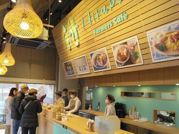 ヒラバリファーマーズカフェ　※2024年3月オープン　【011】 2024年3月にオープンしたばかりの新しいお店♪
みんな同時スタートなので、ブランクのある方も安心して勤務可能です！