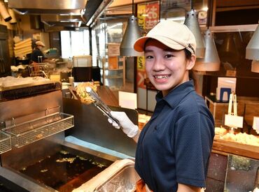 はなまるうどん 佐渡佐和田店 カウンター形式のお店だから、
席まで行ってオーダーを取ったり、
配膳したりするお仕事はナシ♪