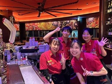 アウトバックステーキハウス 梅田店 ≪働き方はいろいろ！≫
週2日～OKなのでプライベートも両立できます♪
もちろん！レギュラー勤務できるフリーターの方大歓迎★