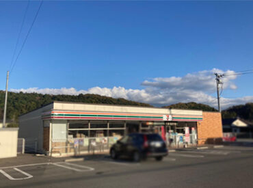 セブンイレブン 山口吉敷店 「みんなが楽しく働けてお客様が気持ちよくお買い物できる」環境づくりを大切にしています。研修を行いますので初めてでも安心◎