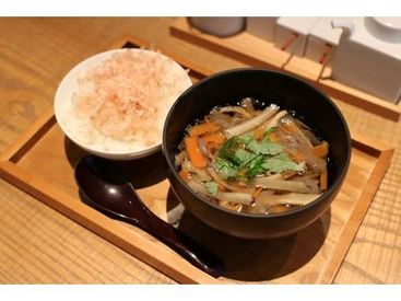 いま話題のお店や有名店・銘店などが集まるおしゃれな場所であなたらしく働きませんか？