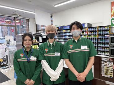＼学生さんも嬉しいオシャレOK／
髪色・髪型など見た目に関してはオシャレOK♪
1枚目の女の子みたいにピアスもOKです★