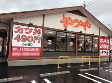 ▼近隣の高校に通う高校生から
仕事や大学帰りに稼ぐ方など様々◎
テストや忙しい時は週0日なども相談OK