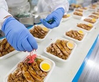 わらべや日洋食品 北陸工場 幅広い年齢層のスタッフが在籍しています！
未経験でも高時給で効率よく稼げます♪
