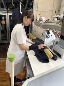 40代～60代活躍中！
難しい作業はなし！アットホームな会社なので、何でも聞けるし、助け合いながらやってます♪