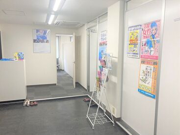 ＼研修で使う事務所もキレイ！／
研修室や休憩室などの設備あり◎
基本の座学～無線の使い方まで丁寧に教えます♪