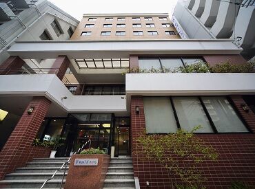 長崎I・Kホテル 経験＆接客スキル"ゼロ"OK！
「ホテルで働くのが憧れだった」
「駅チカがいい」など、
始めるキッカケはなんでも歓迎です★