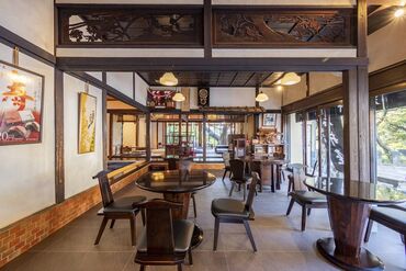 看板商品の「いわい餅」★
自家製の餡やオリジナル生地が
長年愛される理由なんです♪
40年以上通ってくれている常連さんも…！